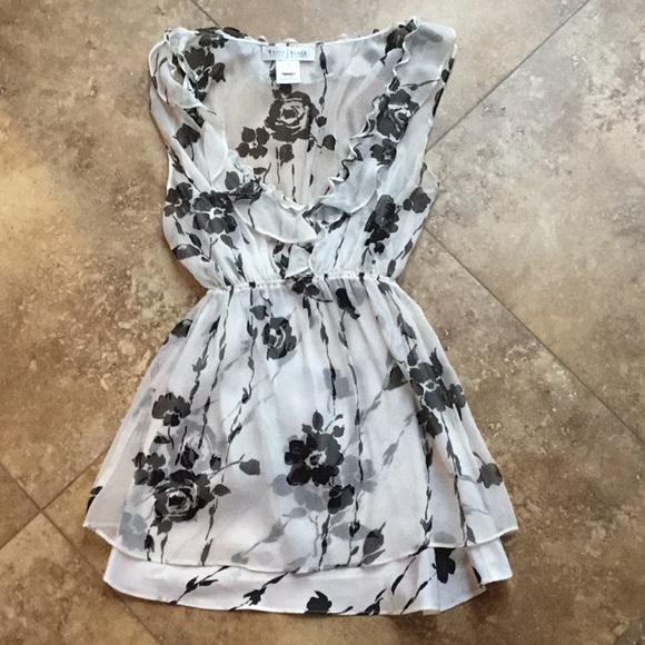 White House Black Market Tops - White House Black Market sleeveless dressy top